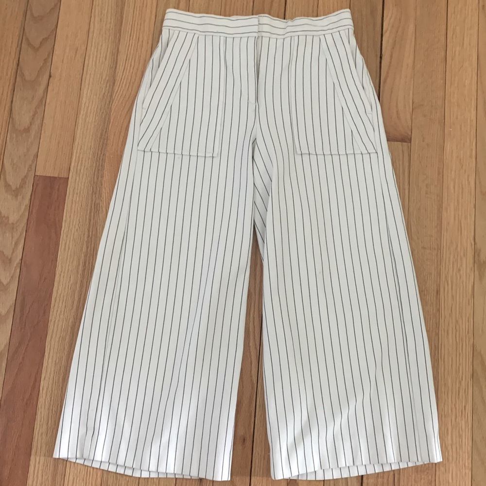 Ann Taylor Petite 0 Wide Leg Cropped Pants.